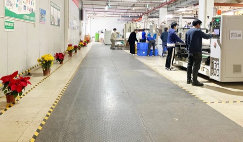 Полностью автоматическая производственная линия TPU пленки, поставляемая напрямую производителем, с годовым выпуском 6000 тонн, обеспечивающая стабильное качество и эффективное крупносерийное производство